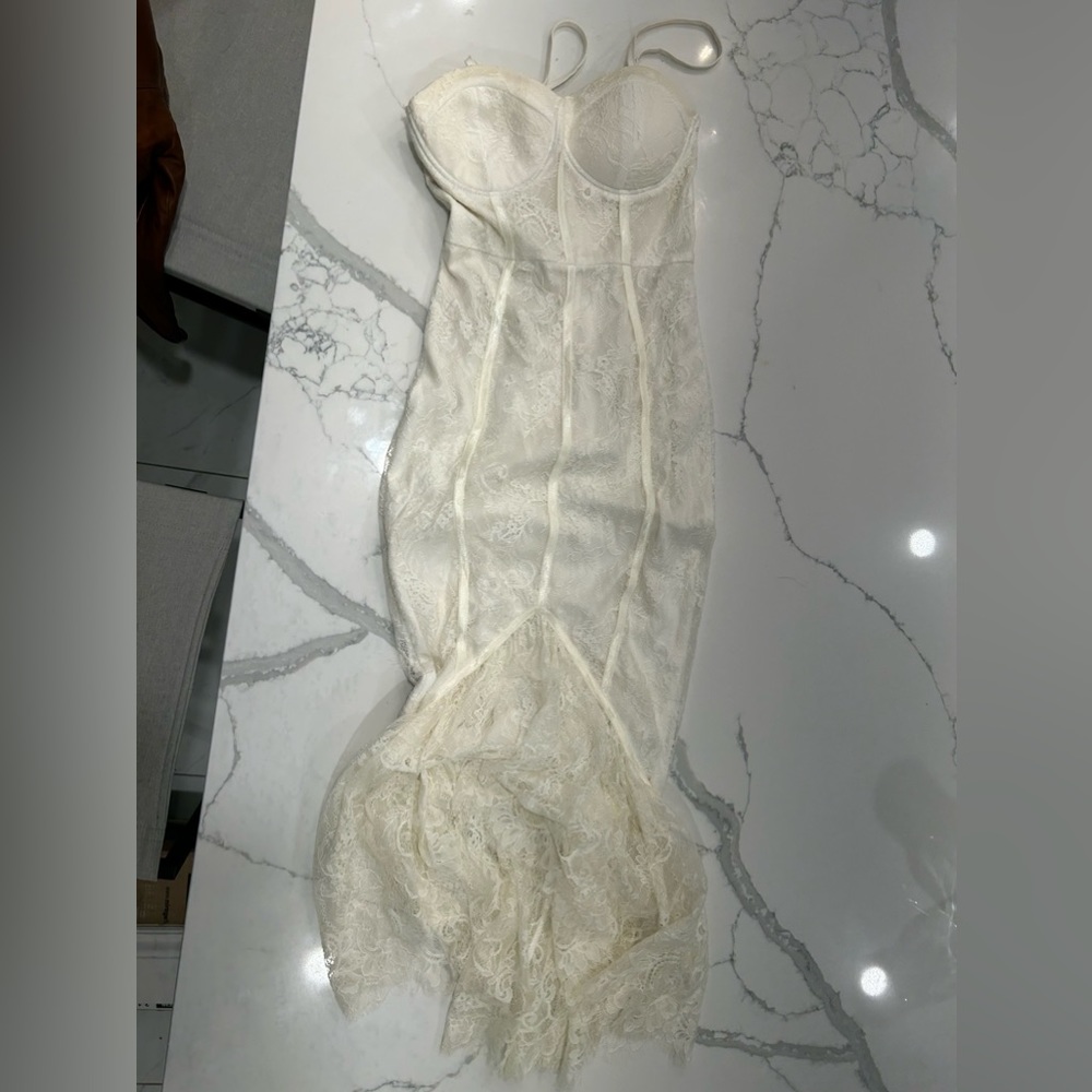 STUNNING LACE DRESS SIZE 4 - Picture 3 of 15